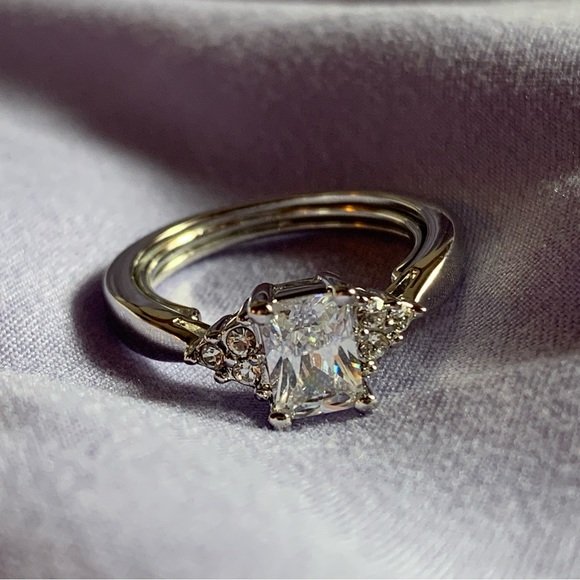 NWT Sterling Silver Ring - Picture 4 of 4